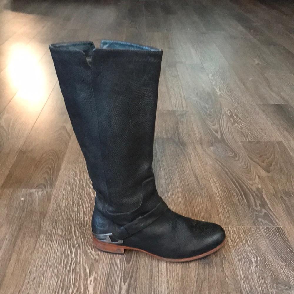 UGG Tall Boots. Sheepskin Inner Sole.